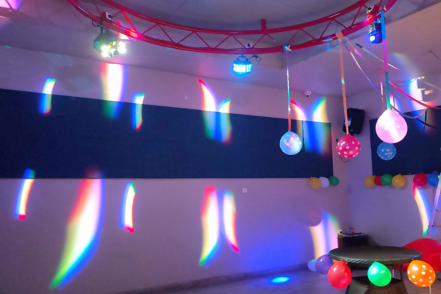 rsz_dj_hall_pic2